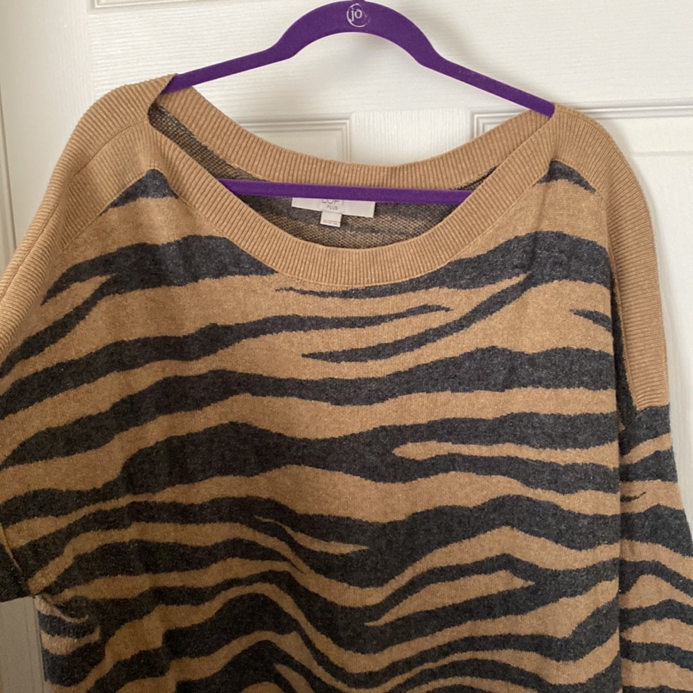 LOFT Zebra Print Pullover Sweater Tan and Black Plus Size 24/26 with Side Vents - Picture 2 of 7
